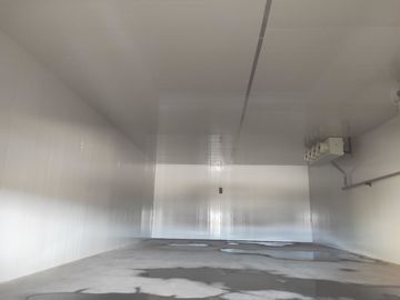 Minuman Buah Sayuran Cold Storage Room Auto Roll Pembentukan Penggilingan